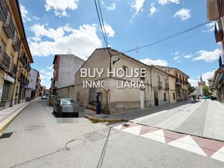 Maison à Centro. Casa de esquina en venta en pleno centro de illescas  gran poten