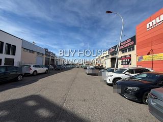 Traspàs Nau industrial a Parque Manuel de Vega-Carretera de Ugena. Traspaso de taller en funcionamiento en illescas pueblo.