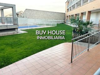 Etagenwohnung in Cabañas de la Sagra. Amplia vivienda de 3 dormitorios en urbanización privada con gar