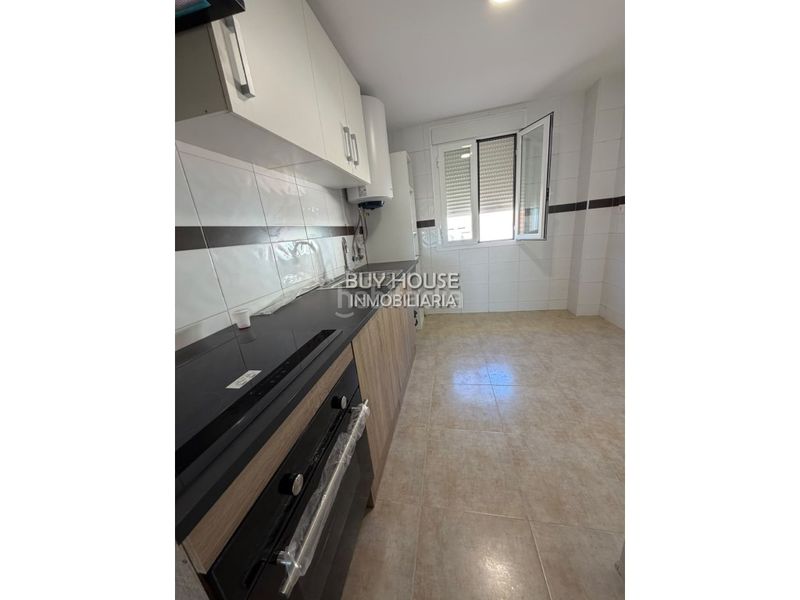 Foto fc48637b-3d3c-476f-9739-52ed1b90bc8c. Pis a Lominchar