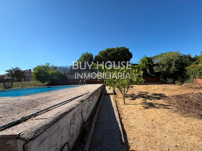 Foto 0c50d4fe-d4f2-4117-98a8-3c16bdf7c5ad. Terreno residencial parcela de 623 m y piscina privada madrid en Serranillos del Valle