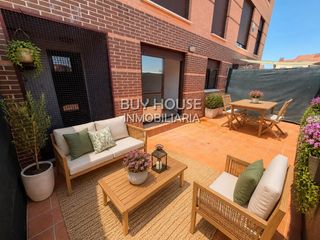 Appartement à Camarena. Bajo con espectacular patio en camarena oportunidad! .