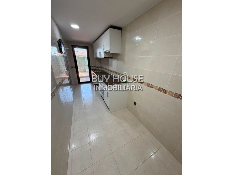 Foto 904b1687-05a5-450f-9acc-6b73355e8b7c. Pis amb aparcament a Camarena