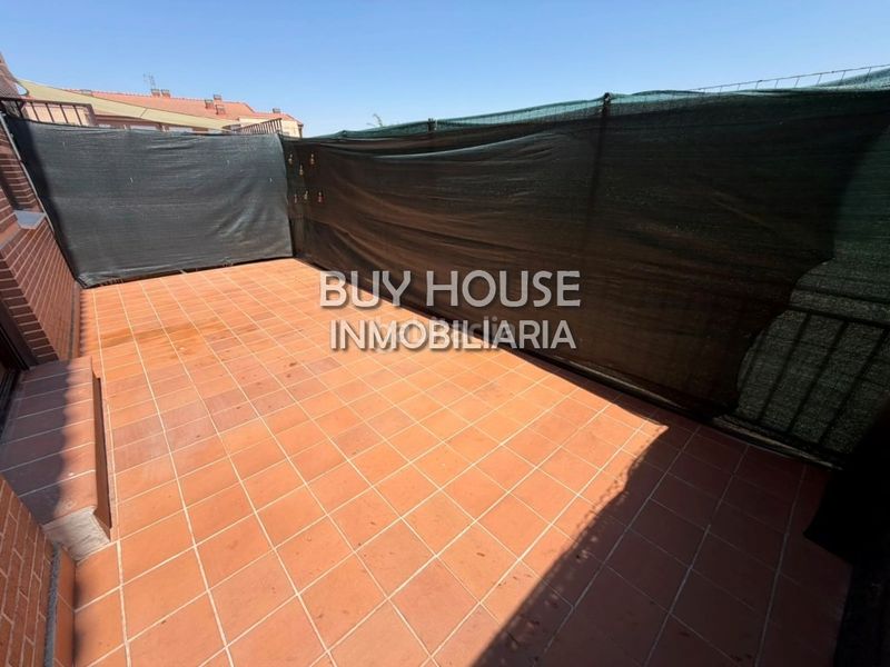Foto f10876d1-ffc0-4ae1-9459-54e818d334cc. Pis amb aparcament a Camarena