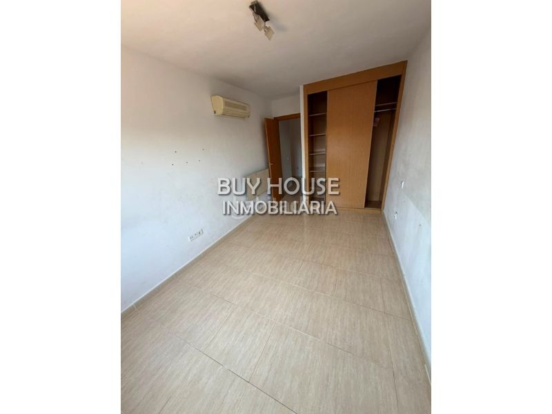 Foto f4a0fc0e-e0e7-4d35-9915-812eab07a1b2. Pis amb aparcament a Camarena