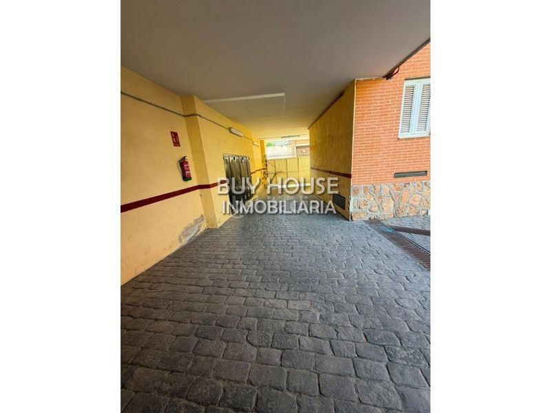 Foto 3e852757-beb1-4ba7-9db3-cb1f6439eea2. Pis amb aparcament a Centro Illescas