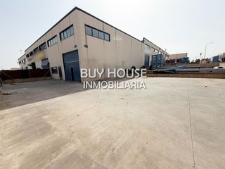 Fabrikhalle in Estación-Cruz Roja. Nave de esquina con 321 m de patio privado polígono la veredilla