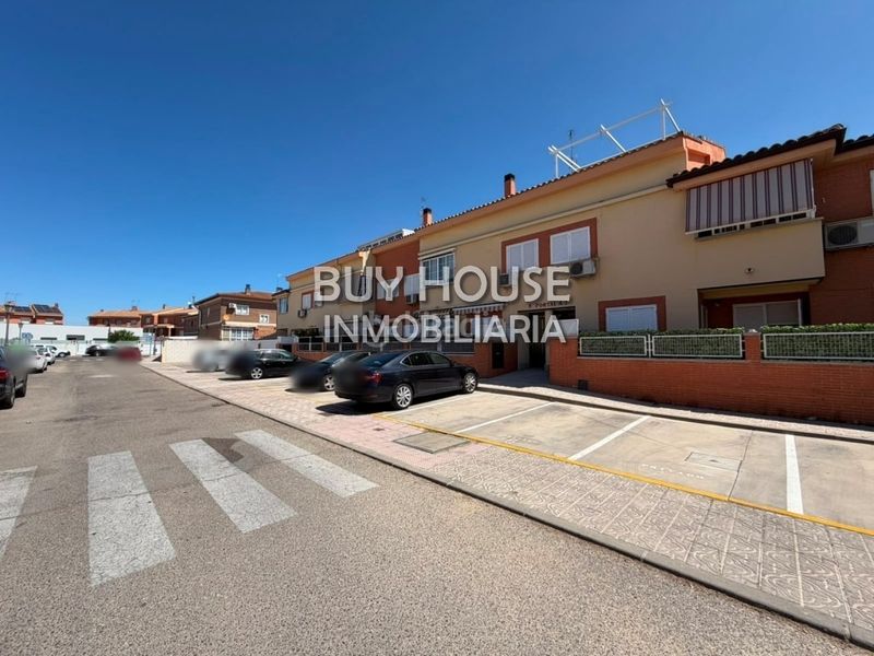 Foto b349b530-3e2f-4cf4-b341-b2d1fb48dd42. Pis amb aparcament a Ugena