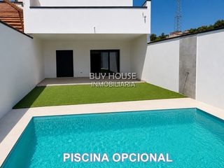 Chalet in Esquivias. Chalet adosado a estrenar en esquivias  zona residencial nueva