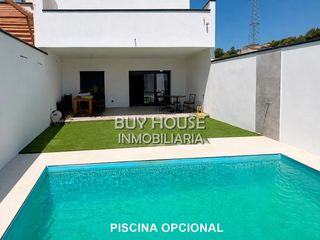 Chalet in Esquivias. Chalet adosado a estrenar en esquivias  zona residencial nueva