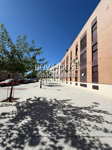 Foto 136d016e-f62e-43de-af3c-fc6c959c9904. Pis amb aparcament a Yuncler
