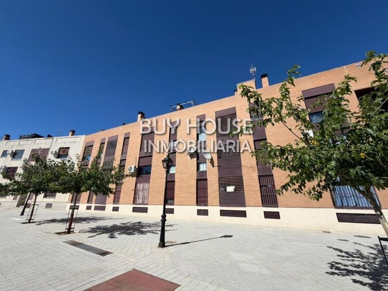 Foto 741749c2-aacc-41e9-9541-7a072e882cf2. Pis amb aparcament a Yuncler