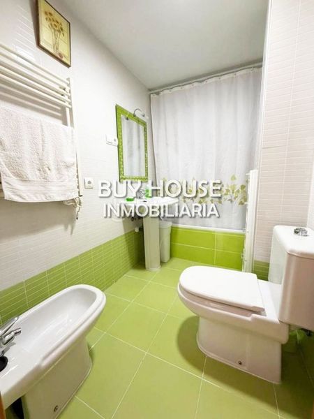 Foto cc6fe7a7-8865-4ced-ad18-0112958b06c2. Pis amb aparcament a Yuncler