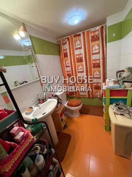 Foto c3d00330-8c85-4e8a-b60c-7af57ec1db1a. Pis amb aparcament a Yuncler