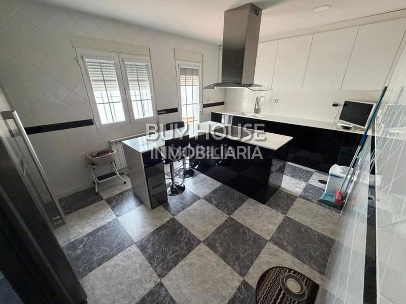 Foto f57622ed-60aa-42d1-8a79-5d1f10986f73. Chalet in plaza de la constitución 8 in Villaluenga de la Sagra