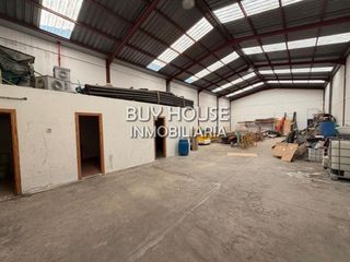 Fabrikhalle in Yeles