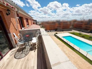 Etagenwohnung in Señorío de Illescas. Ático en el señorío de illescas  urbanizacion privada con piscin