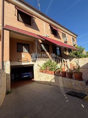 Chalet in Parque Manuel de Vega-Carretera de Ugena. Chalet pareado en illescas  4 dormitorios  piscina con jacuzzi