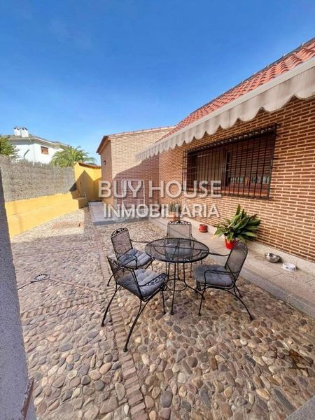 Foto 3fa06749-31b5-4392-8666-616ff7fae37f. Xalet amb aparcament a Centro Illescas