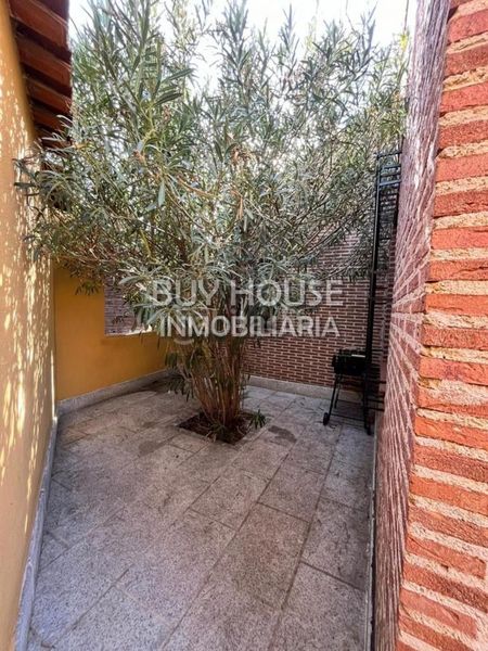 Foto b61628da-3bf6-491c-83b3-c5699ef0516d. Xalet amb aparcament a Centro Illescas