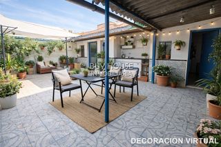 Etagenwohnung in Estación-Cruz Roja. Planta baja con gran patio privado en el barrio de la estación