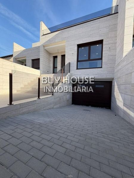 Foto d9956f8a-b676-465f-a25c-633004862edb. Casa adossada amb calefacció aparcament piscina a Illescas