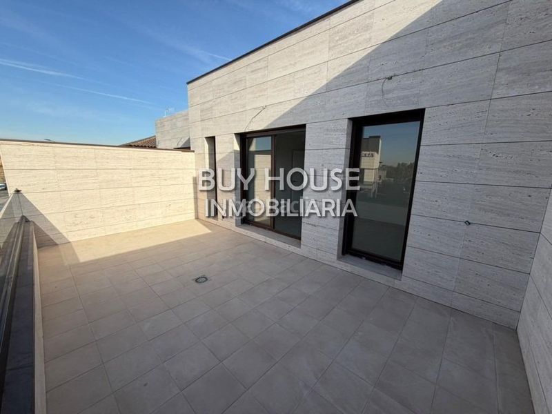 Foto e50266c1-f8e9-4646-9fb6-40260e96d704. Casa adossada amb calefacció aparcament piscina a Illescas