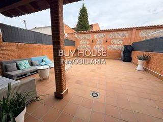 Casa a schiera in Parque Manuel de Vega-Carretera de Ugena. Amplio chalet adosado en illescas  zona parque manuel de la vega