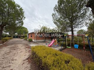Chalet à Yeles. Chalet independiente en yeles  urbanización cisneros  parcela de