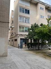Flat en Calle santiago apstol 12. Se  vende amplio piso de 115m con 4 habitaciones