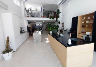 Business premise  Avenida de honorio lozano. Se vende amplio local en una de las calles mas principales de co