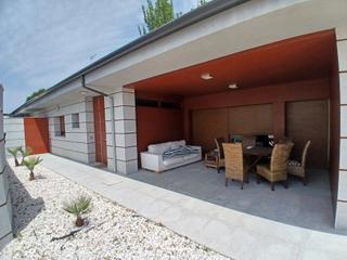 Maison jumelée à Calle sierra cazorla 6. Exclusivo chalet en la mejor zona de collado villalba " colonia