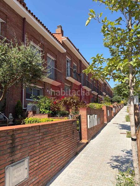 Foto 9768b61e-3e52-463d-a5ce-4a2db6a0118a. Casa adossada amb calefacció a Santa Rosa Mollet del Vallès