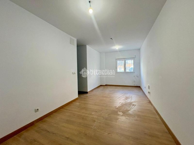 Foto b0b63876-5aa8-4540-8670-c18a9dad77a5. Flat with heating in Juan de la Cierva Getafe