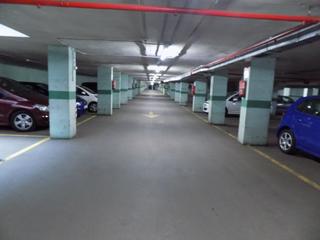 Aparcament cotxe en Paseo de las acacias 50. Plaza de garaje para coche grande
