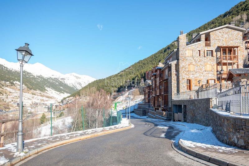 Foto d2545686-001b-4c22-9ac1-5d99309204f6. Piano terra con riscaldamento parcheggio in Soldeu-Incles Canillo