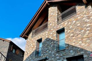Country house in Centro. Cautivador y moderno chalet de pueblo al de montaa en ainet de
