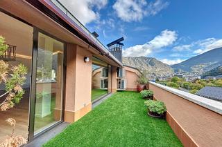 Penthouse in Centro. tico reformado para comprar en andorra la vella