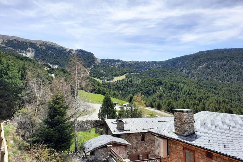 Foto 1e401b3c-2aa9-4cf4-9b38-dd7ba8195beb. Casa aparellada amb calefacció aparcament a Centro Andorra la Vella
