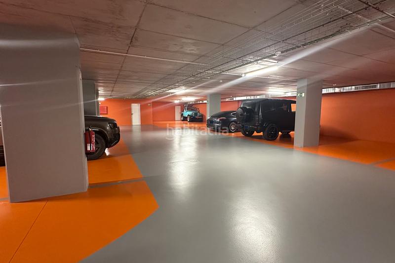 Foto abb174cd-085d-4f36-9651-abbb530f66cf. Autoparkplatz in Les Escaldes Escaldes-Engordany
