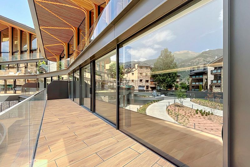 Foto 1d29bbe5-2fbf-4b9a-bedd-4596a2d88639. Apartament amb xemeneia calefacció aparcament piscina a Madrid