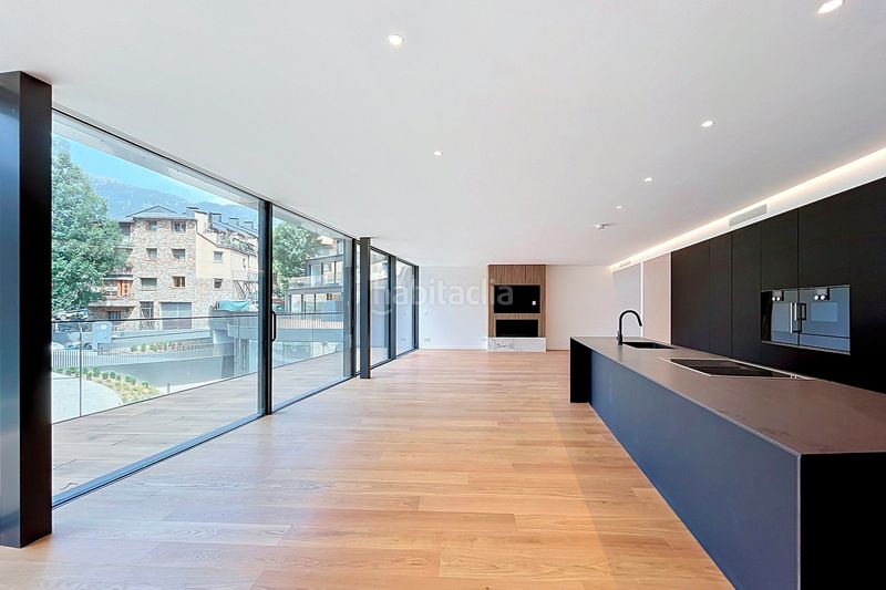 Foto 54417a26-5e7f-4743-a54b-8269e901cd0f. Apartament amb xemeneia calefacció aparcament piscina a Madrid