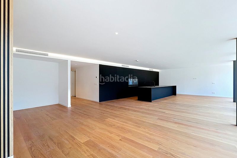 Foto 6778e4dd-bbfd-4960-9f9e-5fbad369a46f. Apartament amb xemeneia calefacció aparcament piscina a Madrid