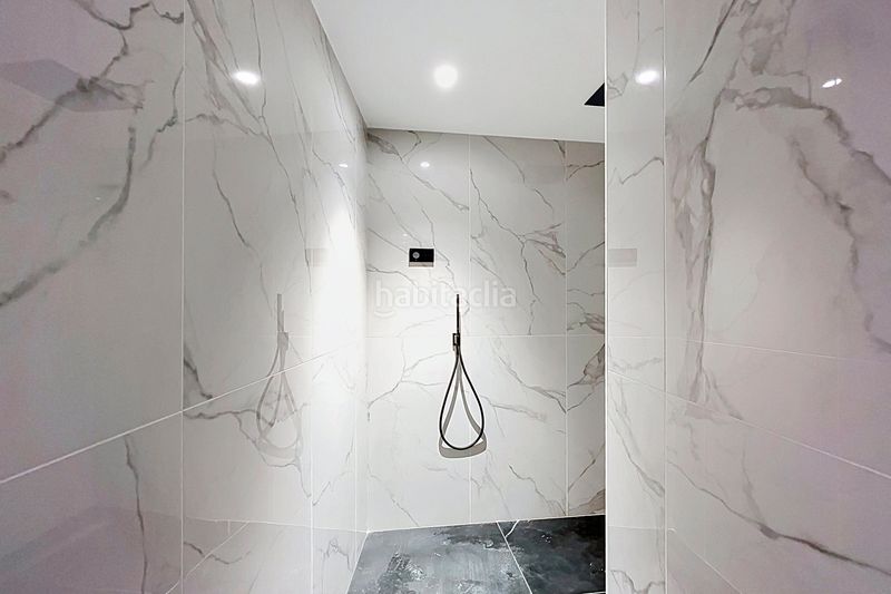Foto 8d025eb1-5039-4fa9-9851-1750bf4ca48f. Apartament amb xemeneia calefacció aparcament piscina a Madrid