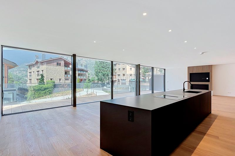 Foto 985fc653-e6d2-45d0-88ed-42e73415792d. Apartament amb xemeneia calefacció aparcament piscina a Madrid