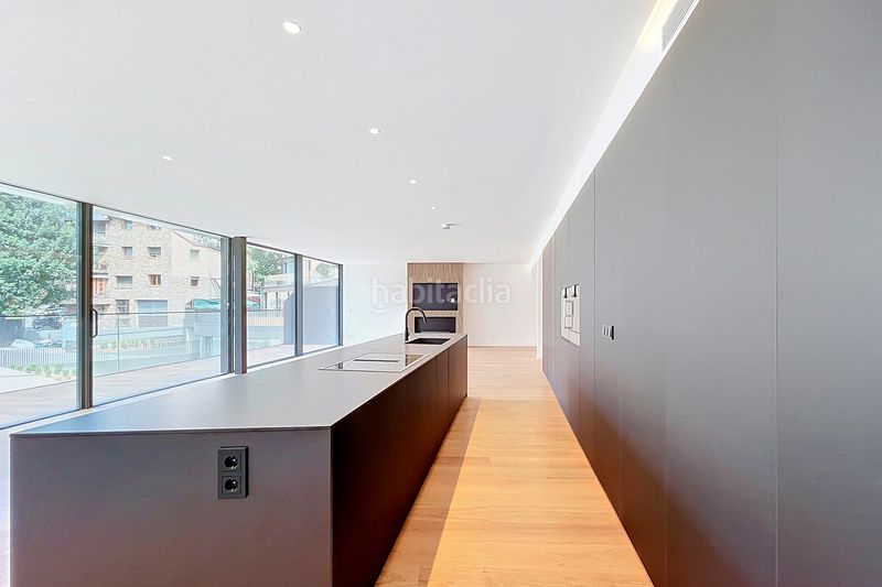 Foto c5bd039f-5dd0-4e87-bced-bece68a0bd90. Apartament amb xemeneia calefacció aparcament piscina a Madrid