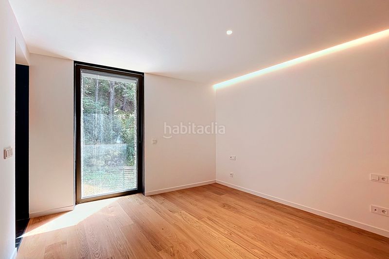 Foto d2f7e18f-0d36-49eb-ae10-0a96cb3c1a38. Apartament amb xemeneia calefacció aparcament piscina a Madrid