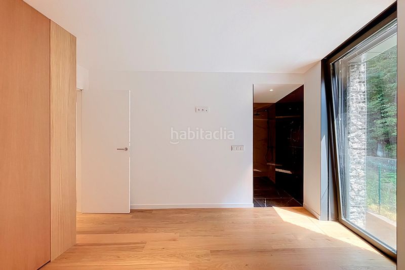 Foto d4384045-dbbc-4bf3-9787-1fadcf08d7a0. Apartament amb xemeneia calefacció aparcament piscina a Madrid