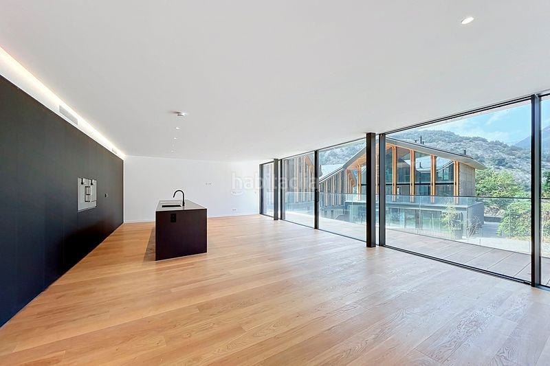 Foto d50fa4f6-5630-4378-a08d-3b6ce92f25be. Apartament amb xemeneia calefacció aparcament piscina a Madrid