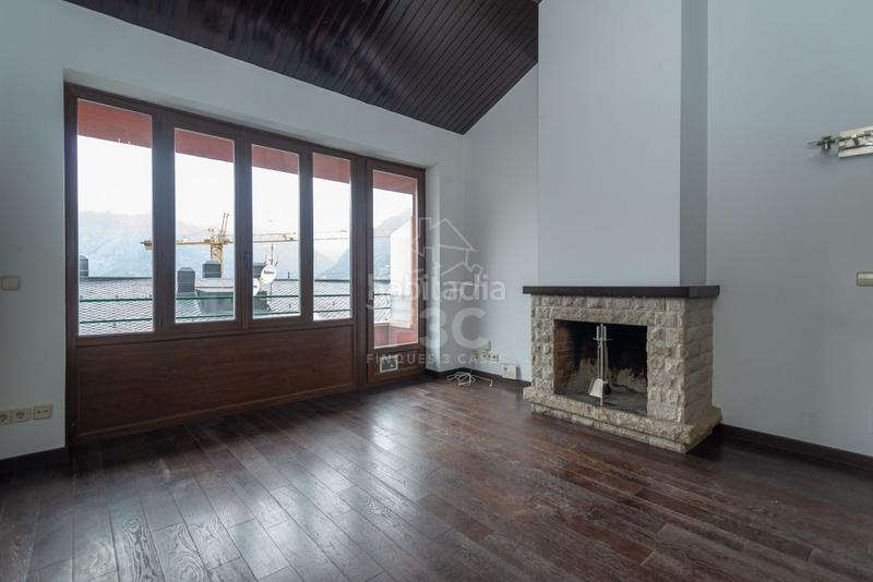 Foto 28b32533-f59c-4d15-893b-c56f7de25ab5. Casa aparellada amb calefacció aparcament a Les Escaldes Escaldes-Engordany